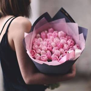 Букет 39 нежно розовых тюльпанов с оформлением R348