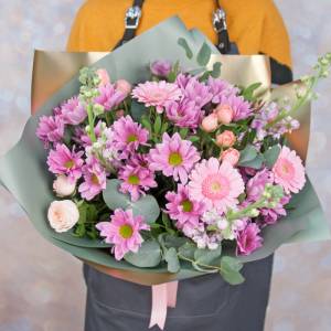 Букет хризантемы с пионовидными розами в упаковке R1133